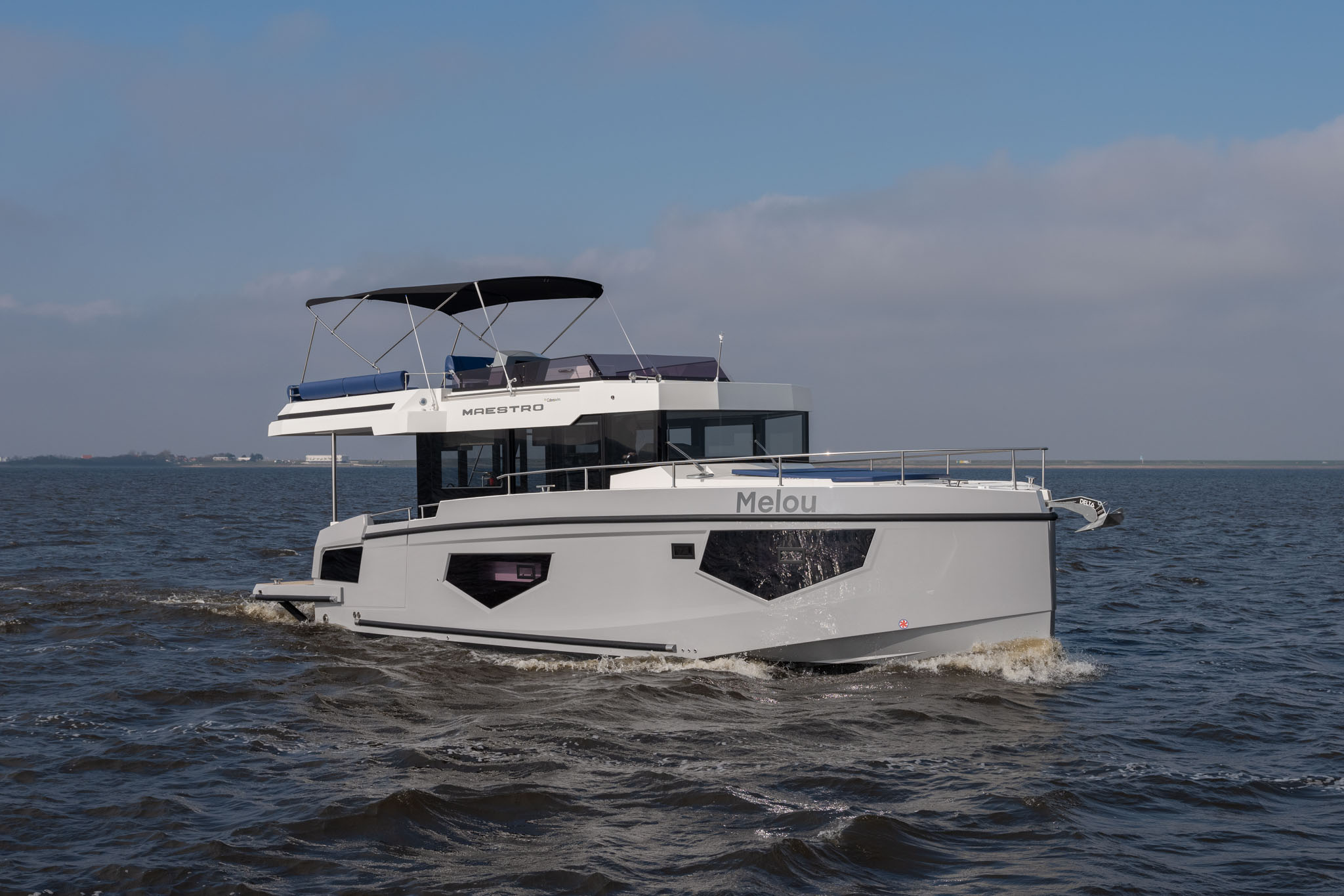 Motorjacht met flybridge huren: voor- en nadelen