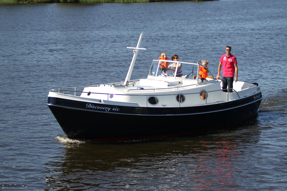 Motorjacht met lage doorvaarthoogte huren