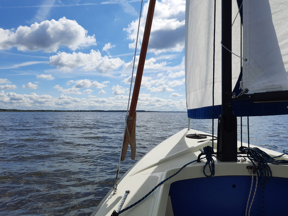 Zeiljacht huren voor een unieke zeilvakantie in Friesland